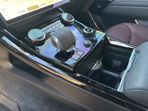 Used 2023 Land Rover Range Rover Sport SE Dynamic image 21