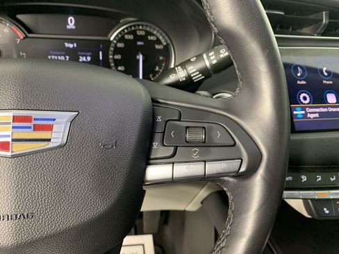 Used 2021 Cadillac XT4 Luxury w/ Cold Weather Package FWD image 19