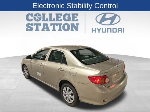 Used 2010 Toyota Corolla LE image 8