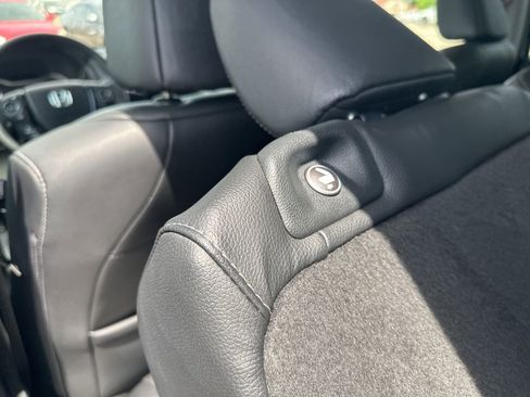 Used 2018 Honda Pilot Touring image 26
