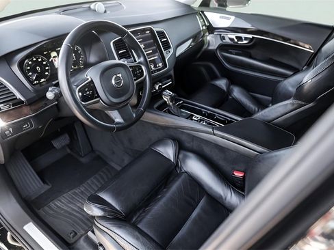 Used 2017 Volvo XC90 T6 Momentum w/ Vision Package image 12