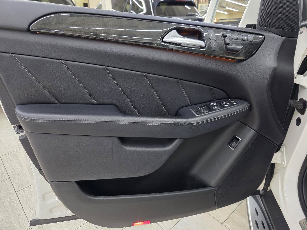 Used 2016 Mercedes-Benz GL 450 4MATIC w/ Premium I Package image 40