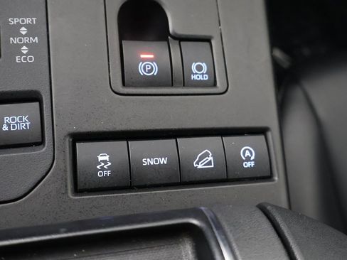 Used 2021 Toyota Highlander XLE image 52