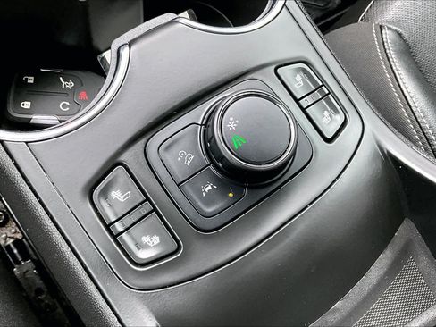 Used 2023 GMC Terrain SLT FWD image 33