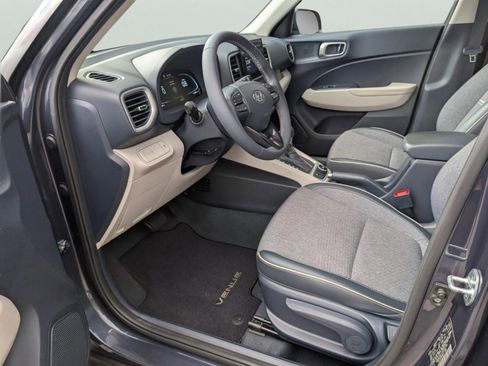Used 2023 Hyundai Venue Limited image 30
