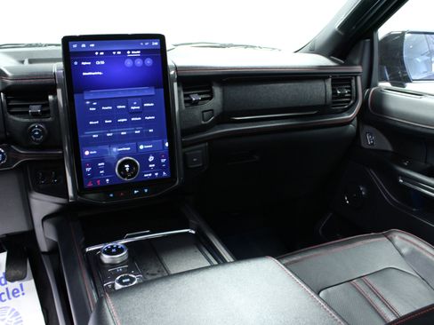 Used 2024 Ford Expedition Limited image 20