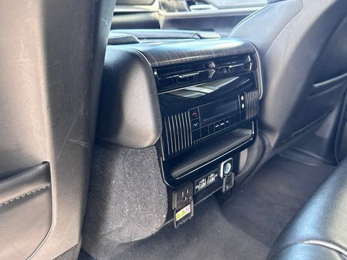 Used 2024 Jeep Wagoneer L Series II w/ Flexible Seating Group AWD/4WD image 25