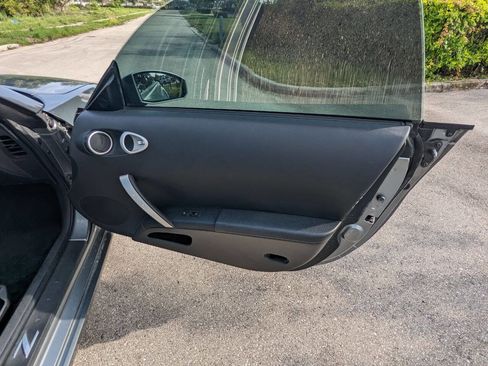 Used 2004 Nissan 350Z Touring image 17