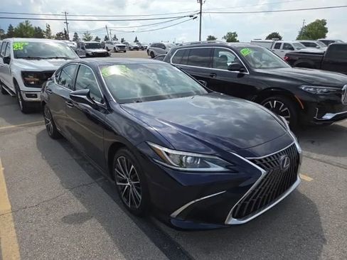 Used 2022 Lexus ES 300h w/ Premium Package FWD image 3
