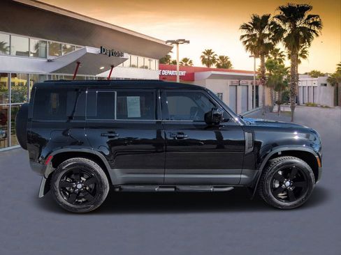 Used 2025 Land Rover Defender 110 S image 2