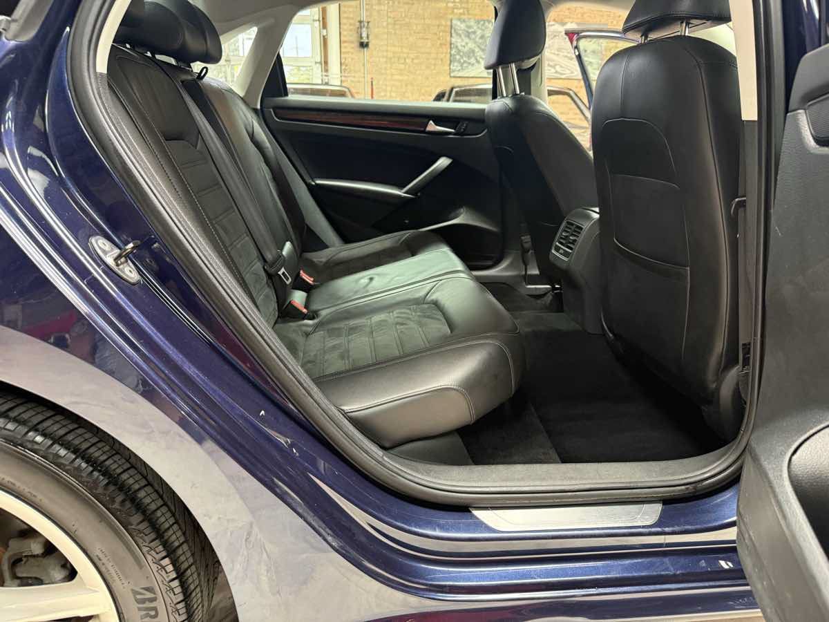 Used 2014 Volkswagen Passat TDI SEL Premium FWD image 25