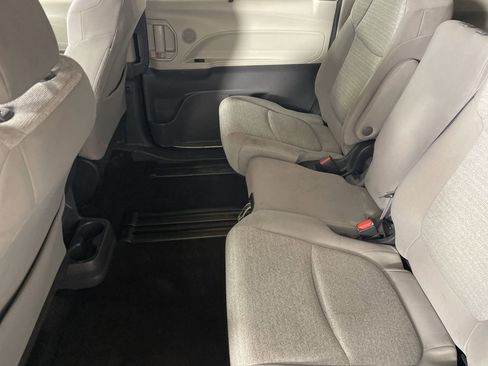 Used 2022 Toyota Sienna LE image 23