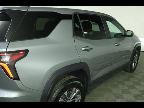 Used 2025 Chevrolet Equinox LT w/ Safety and Technology Package AWD/4WD image 16