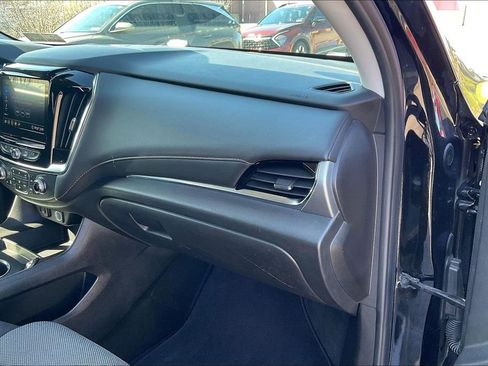 Used 2021 Chevrolet Traverse LT image 14