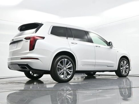Used 2025 Cadillac XT6 Premium Luxury image 56