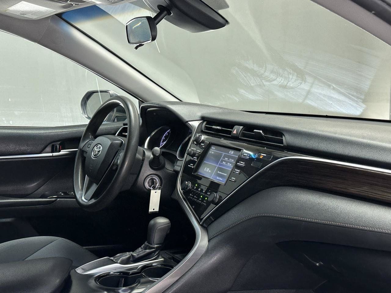 Used 2018 Toyota Camry LE FWD image 11