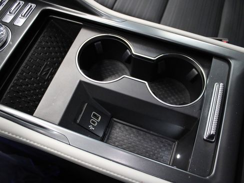 Used 2024 Lincoln Nautilus Reserve image 35