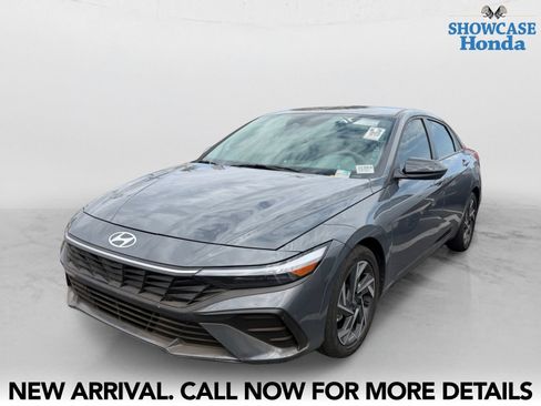 Used 2025 Hyundai Elantra Sport FWD image 2