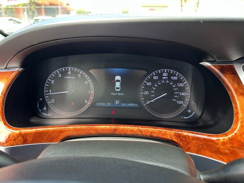 Used 2014 Hyundai Equus Signature RWD image 18