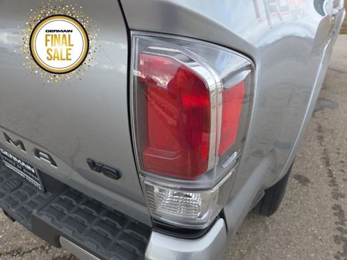 Used 2023 Toyota Tacoma TRD Sport image 15