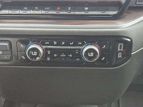 Used 2025 GMC Sierra 1500 SLT AWD/4WD image 21