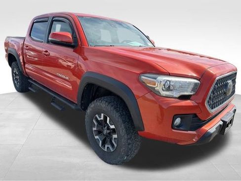 Used 2018 Toyota Tacoma TRD Off-Road image 2