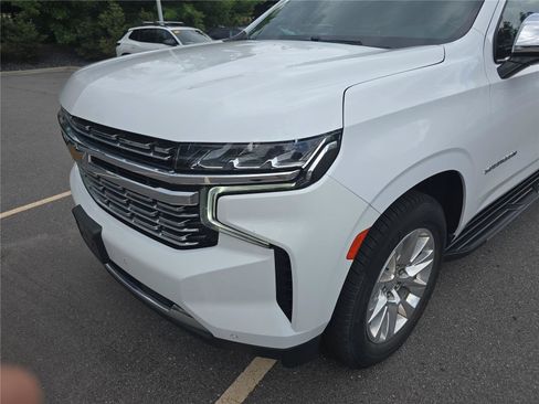 Used 2022 Chevrolet Suburban Premier AWD/4WD image 9