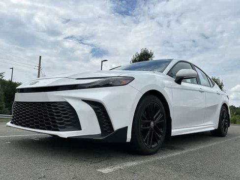 Used 2025 Toyota Camry SE w/ Multimedia Upgrade Package FWD image 19