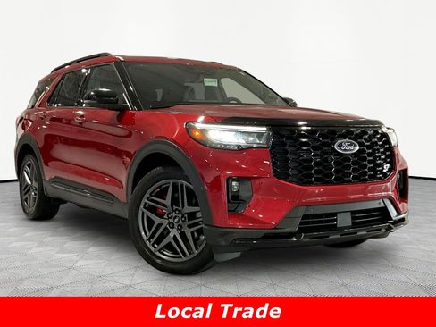 Used 2025 Ford Explorer ST AWD/4WD image 3