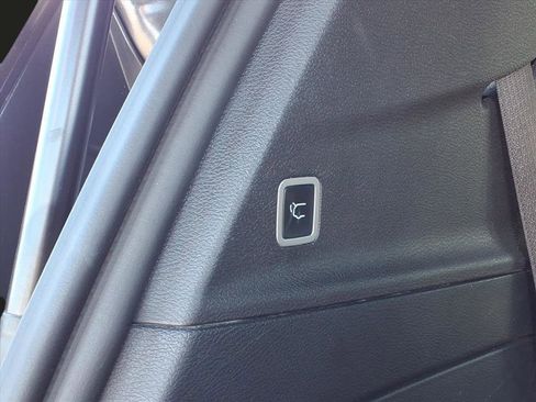 Used 2020 Chrysler Pacifica Touring-L Plus w/ S Appearance Package image 25