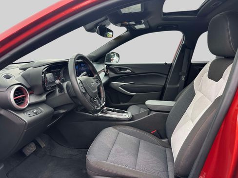 Used 2024 Chevrolet Trax RS w/ Sunroof Package FWD image 14