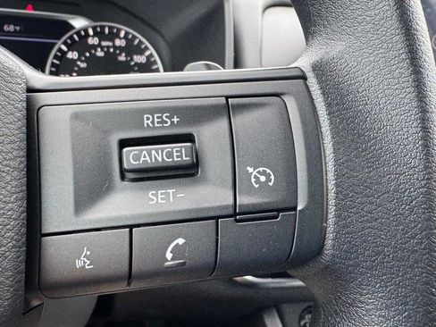 Used 2025 Nissan Rogue S image 17