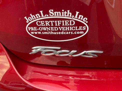 Used 2016 Ford Focus SE w/ SE Sport Package FWD image 23