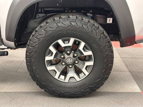 Used 2023 Toyota Tacoma TRD Off-Road w/ TRD Premium Off Road Package AWD/4WD image 24