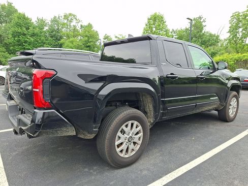 Used 2025 Toyota Tacoma SR5 AWD/4WD image 4