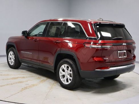 Used 2024 Jeep Grand Cherokee Limited w/ Luxury Tech Group II image 10