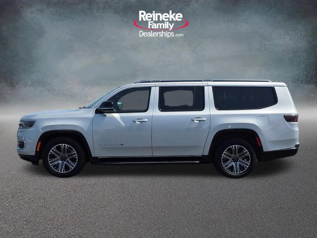 Used 2024 Jeep Wagoneer L Series II w/ Flexible Seating Group AWD/4WD image 9