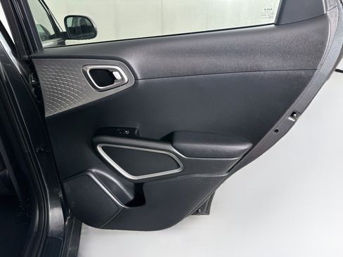 Used 2025 Kia Soul LX w/ LX Technology Package FWD image 28
