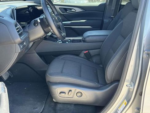 Used 2024 Chevrolet Traverse LT image 13