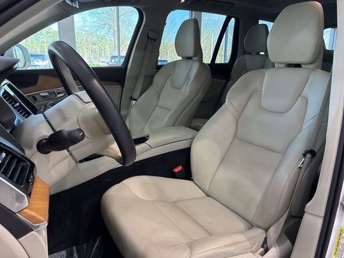 Used 2022 Volvo XC90 T6 Momentum w/ Advanced Package image 13