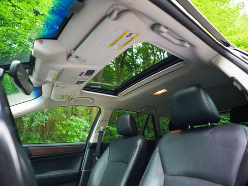 Used 2017 Subaru Outback 2.5i Limited AWD/4WD image 11