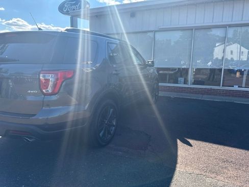 Used 2018 Ford Explorer XLT w/ Equipment Group 202A AWD/4WD image 4