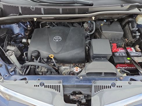 Certified 2019 Toyota Sienna XLE image 35