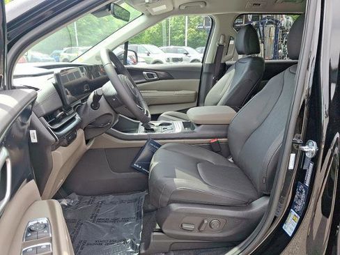 New 2025 Kia Carnival image 6