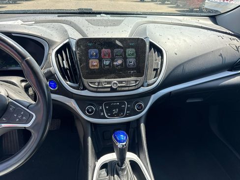 Used 2017 Chevrolet Volt LT FWD image 10