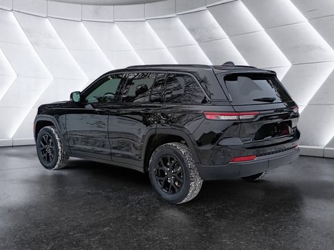 New 2026 Jeep Grand Cherokee Altitude AWD/4WD image 4