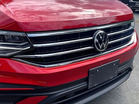 Used 2023 Volkswagen Tiguan SE w/ Panoramic Sunroof Package image 32