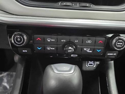 Used 2025 Jeep Compass Limited image 26