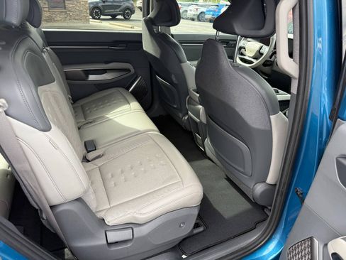Used 2024 Kia EV9 Wind AWD/4WD image 13