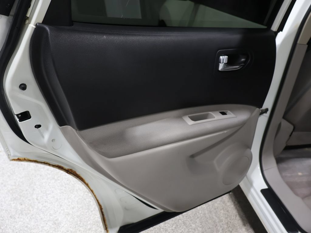 Used 2013 Nissan Rogue S AWD/4WD image 20
